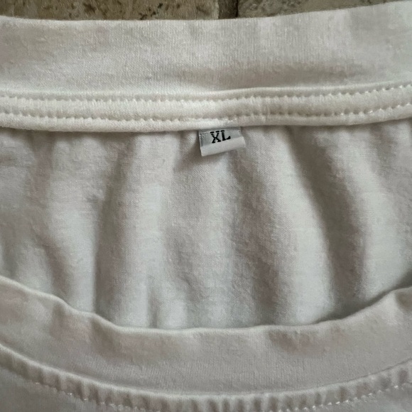 “It’s me, Hi I’m the Bride It’s me” Women’s T-shirt Size XL - Picture 3 of 5